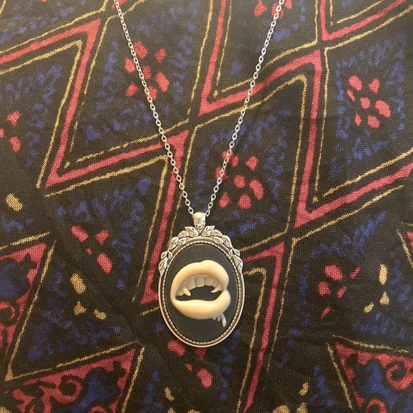 Fangs Cameo Necklace - Picture 1 of 3
